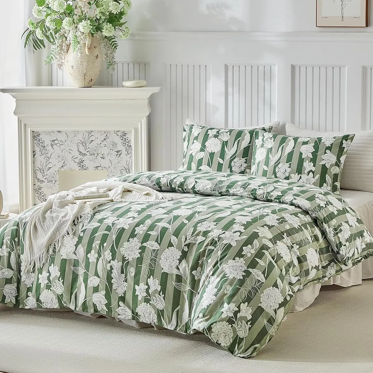 Funda nórdica Lekesky hortensias verdes sobre una cama